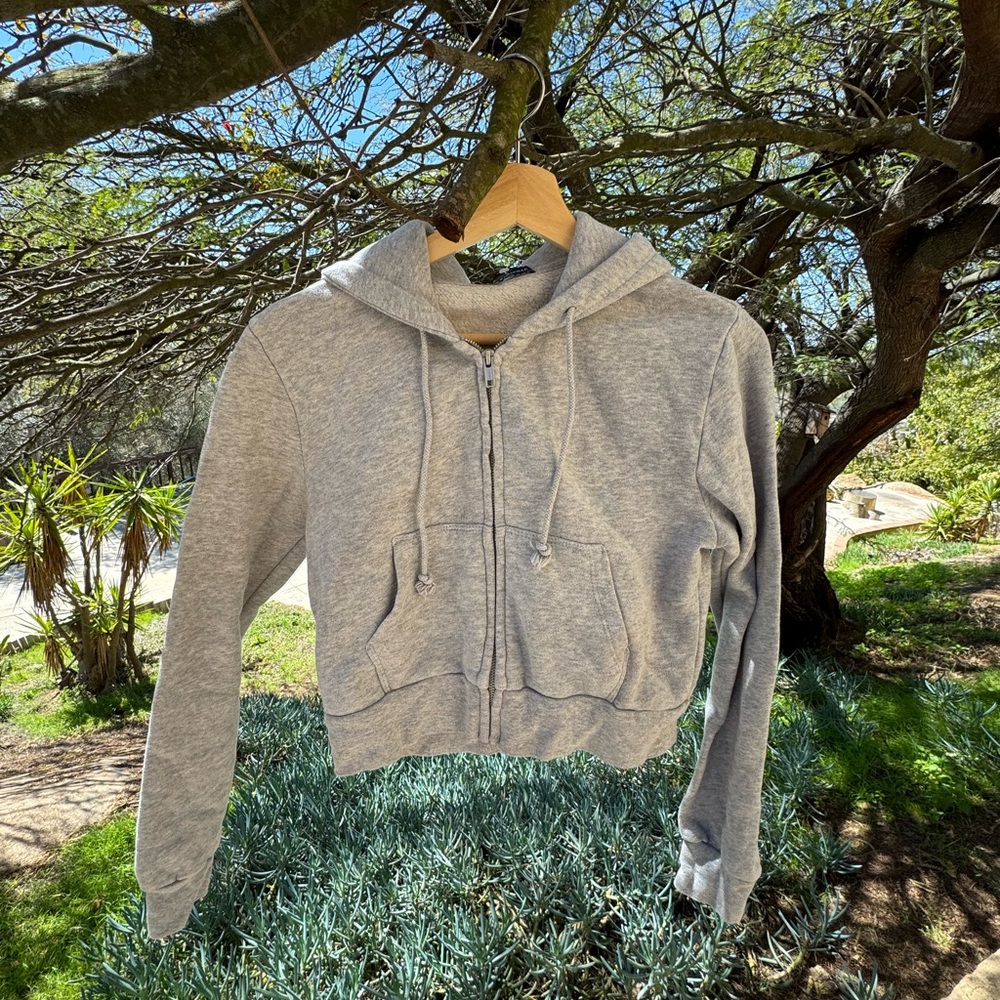 brandy melville | grey cropped zip up hoodie